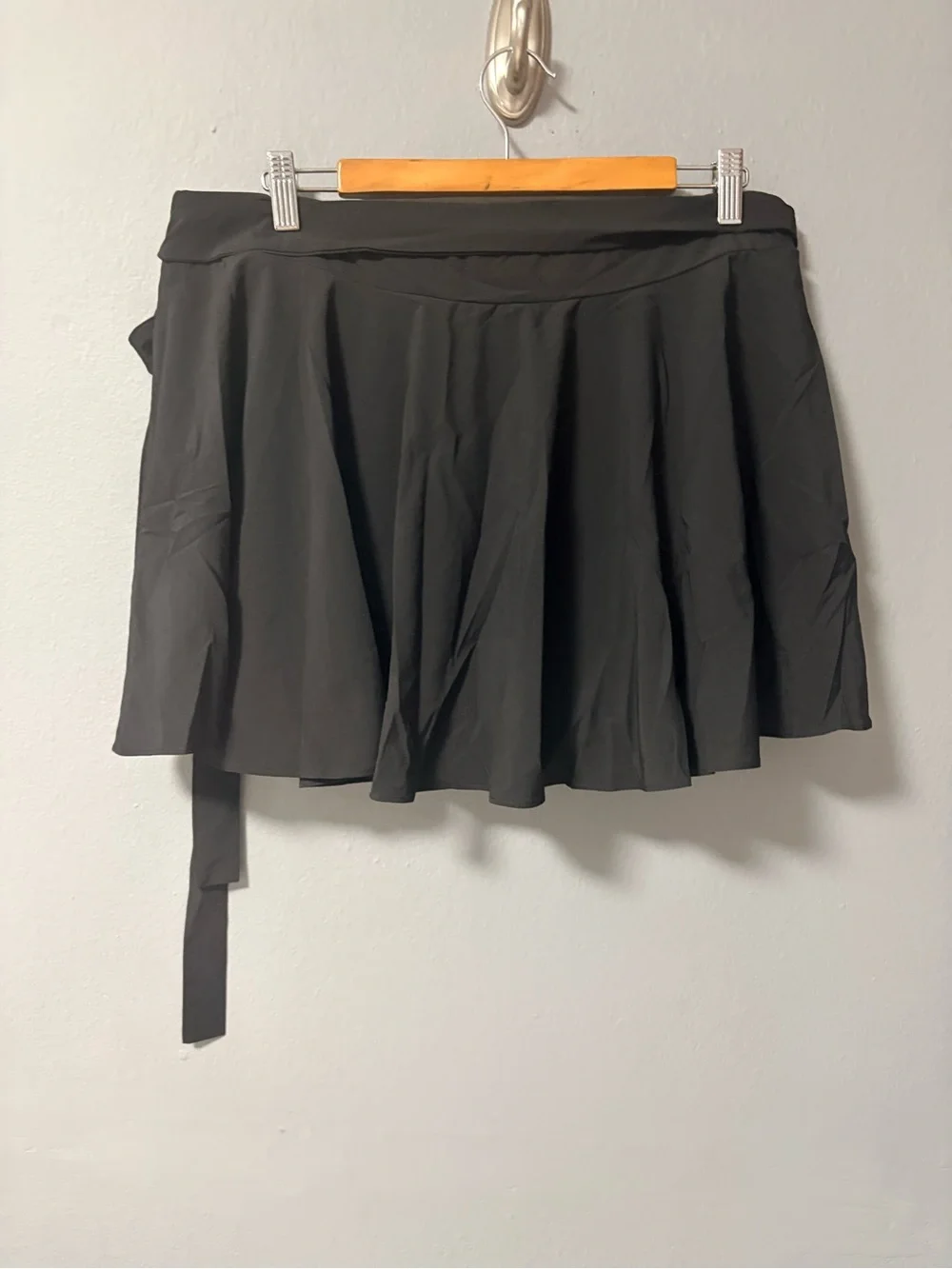 NWT HALARA Breezeful High Waisted Tie Side 2-in-1  Flowy Mini Quick Dry Skirt XL